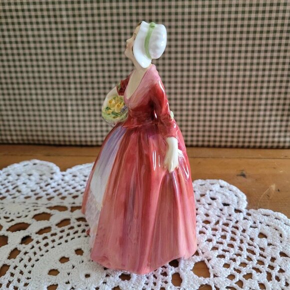 “Janet” Figurine HN1537 of Royal Doulton - Lady with Flower Basket - Picture 7 of 12